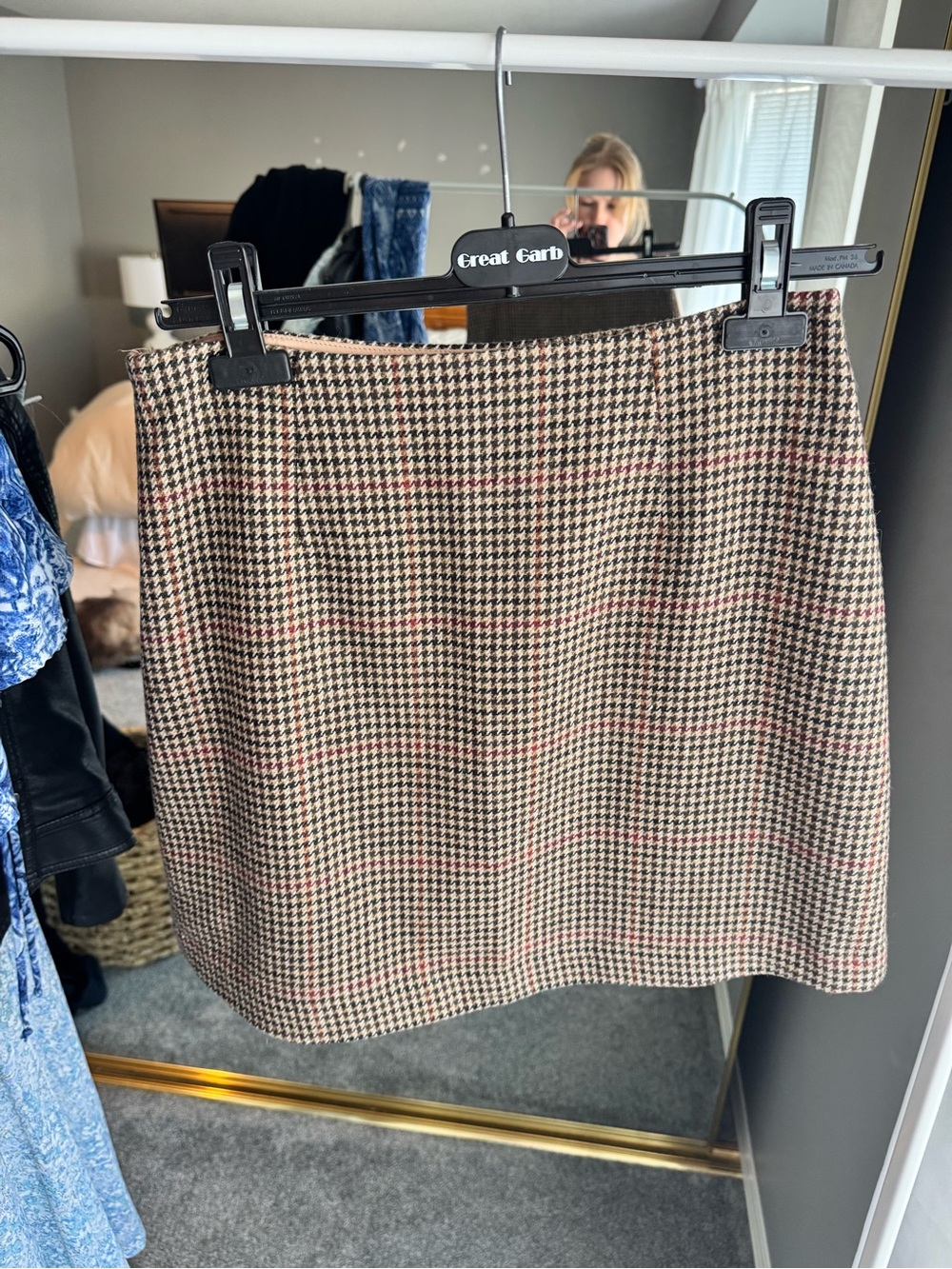 Dynamite Houndstooth Mini Skirt in Brown